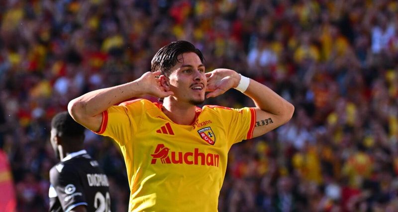 Le RC Lens s'impose 5-2 contre Auxerre grâce à un doublé de Thauvin et un récital offensif