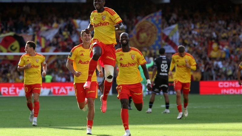 Le RC Lens démarre fort en Ligue 1 après sa victoire contre le PSG