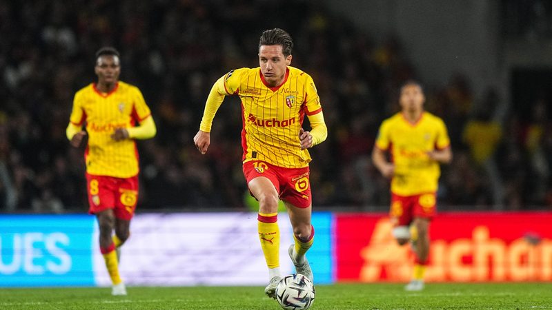Le RC Lens met la pression sur l'AJ Auxerre, qui résiste avec bravoure