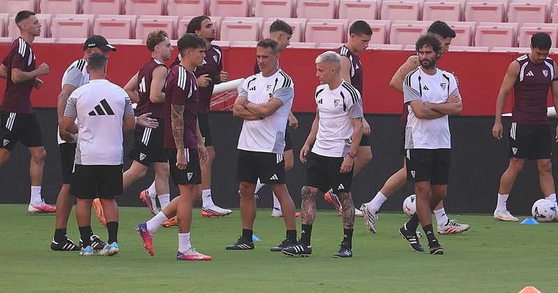 El Sevilla busca la permanencia ante un Athletic Club renovado en su debut