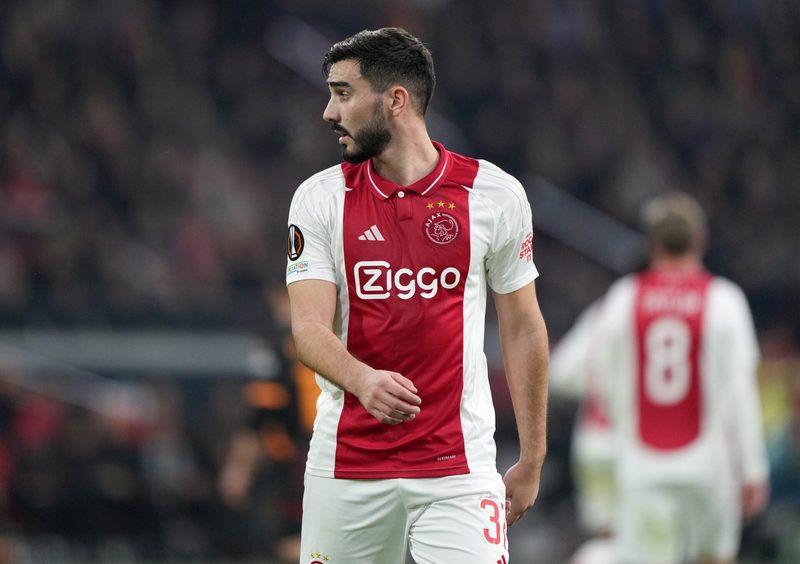 Josip Sutalo saluta l'Ajax e si prepara a firmare con la Lazio