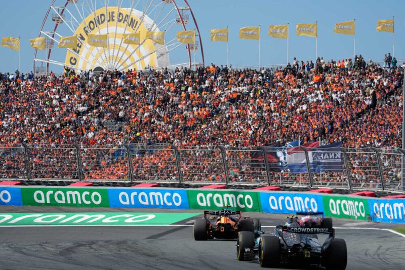 Norris trionfa nel GP d’Olanda 2026, Antonelli supera Russell e Ferrari a secco