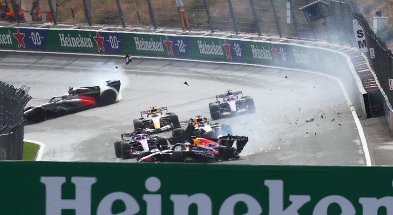 Acidente de Max Verstappen interrompe GP dos Países Baixos e gera bandeira vermelha
