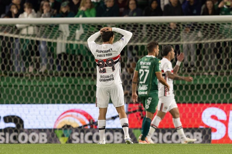 Rebaixamento à vista: São Paulo e grandes clubes enfrentam crise sem fim