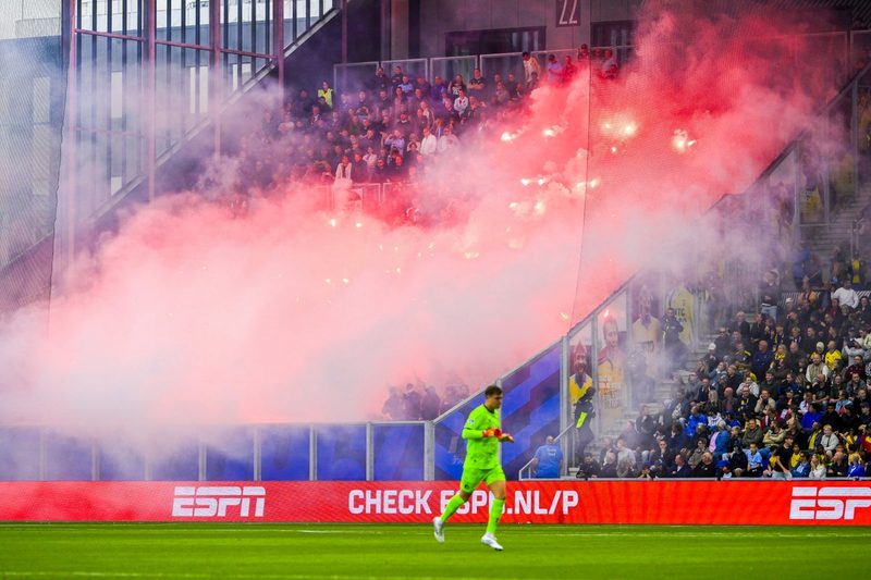 Feyenoord Fans Cause Chaos with Fireworks, Injuring SC Cambuur Supporters