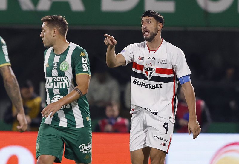 Jonathan Calleri sofre entorse e pode ficar fora do jogo contra o Red Bull Bragantino