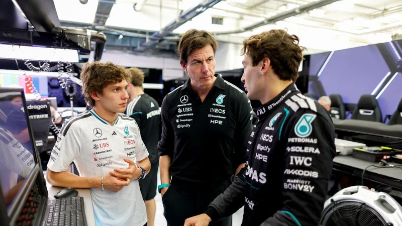 Wolff spiega il piano di sviluppo della Mercedes: "Aggiornamenti al momento giusto"