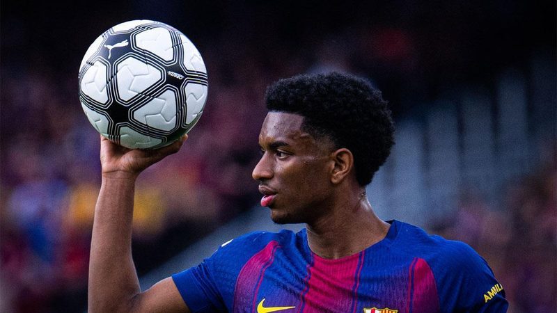El Manchester United se interesa en Alejandro Balde pero choca con el Barça