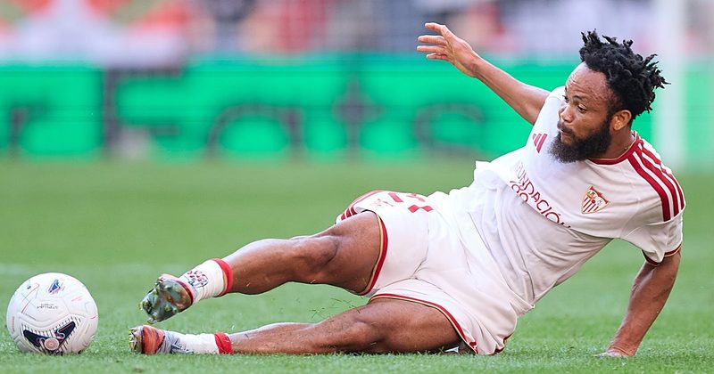 Ejuke brilla en el Sevilla y deja en la cuerda floja a Vargas con su gol decisivo