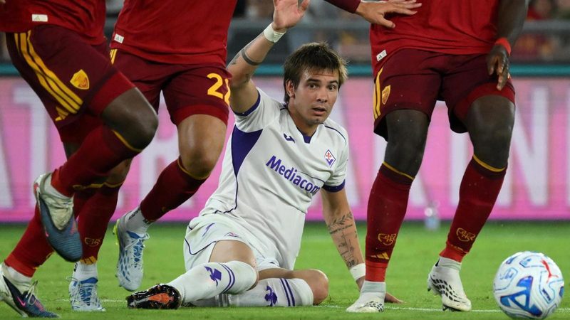 Dybala y Malen brillan en el debut de la Roma con un contundente 4-0 sobre la Fiorentina