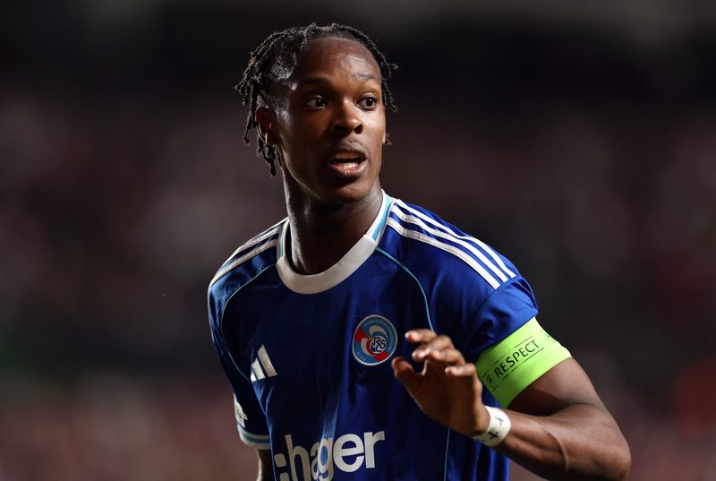 Fiorentina valuta Emegha come sostituto di Kean, il Como non molla