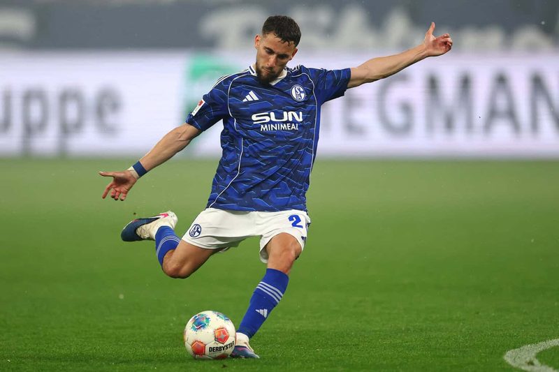 Schalke 04 startet in den DFB-Pokal gegen Halleschen FC mit großen Herausforderungen