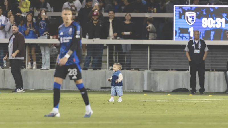 Kleinkind überrascht beim MLS-Spiel zwischen Minnesota United und San José Earthquakes