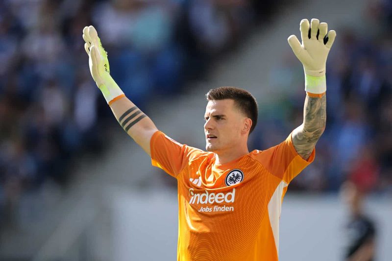 Leeds United wartet auf den Torwart-Wechsel: Zetterer bleibt vorerst in Frankfurt