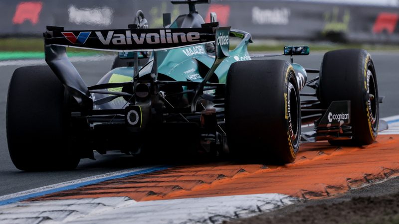Fernando Alonso sorprende con su habilidad en una carrera complicada