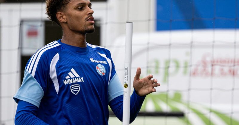 Le Racing Club de Strasbourg : Omari Kellyman et une nouvelle pelouse à la Meinau