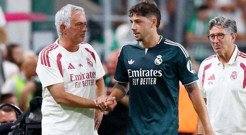 Mourinho pede apoio ao Real Madrid e nega importância em seu retorno ao Bernabéu
