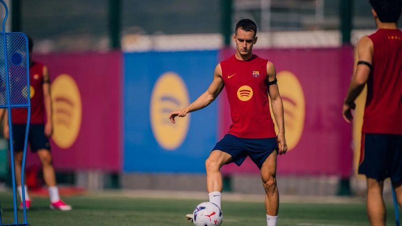 Marc Casadó se acerca a la Premier League mientras el Barça busca soluciones