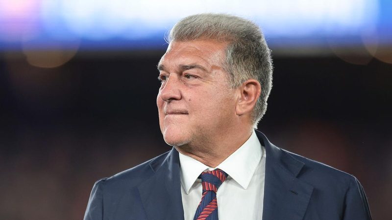 Laporta se reúne en la Ciutat Esportiva mientras el Barça acelera en el mercado