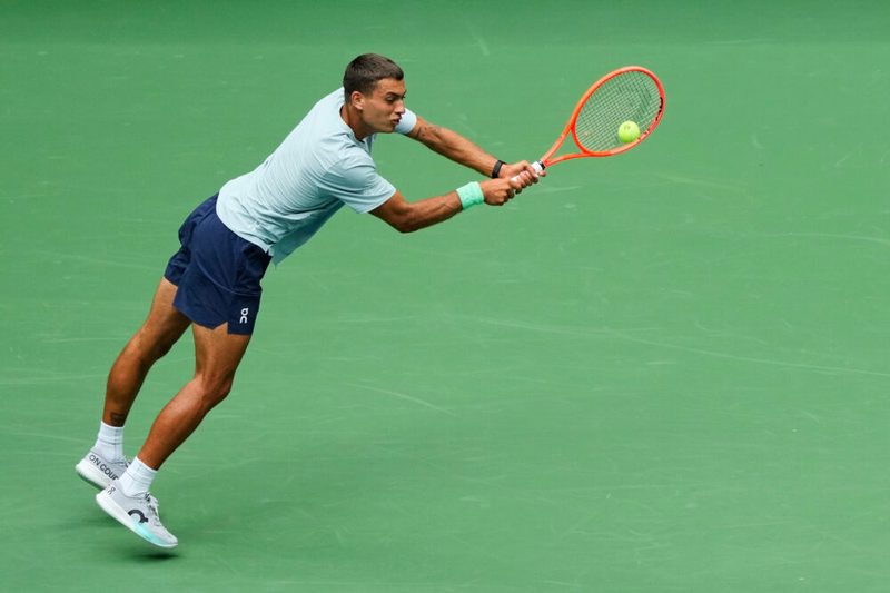 Cobolli e Bencic dominano Zverev e Townsend, volano ai quarti di finale degli US Open 2026
