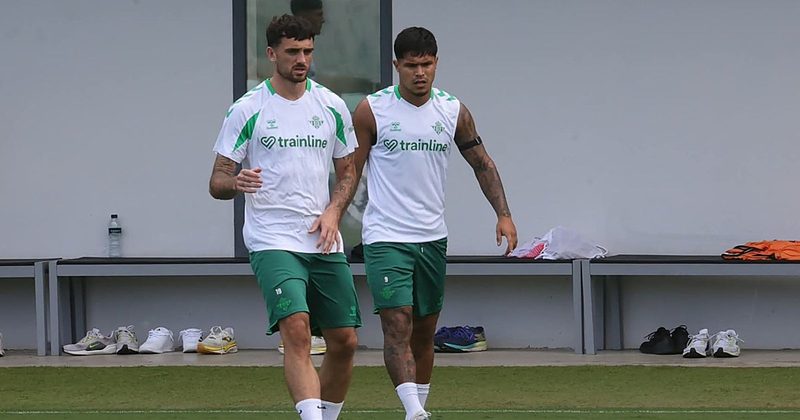 El Betis busca consolidar su buen inicio ante un Valencia en crisis