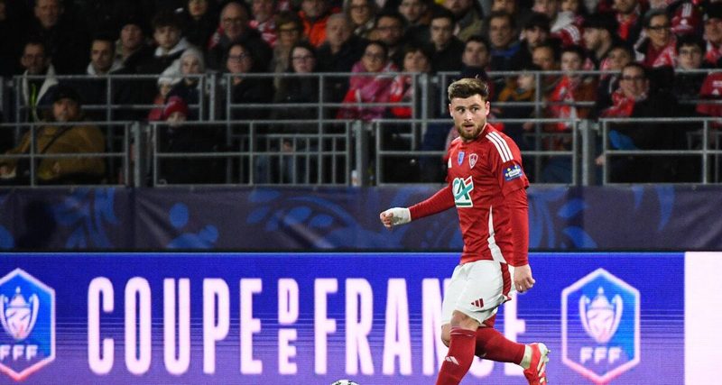 Le Stade Brestois prolonge Hugo Magnetti jusqu'en 2029, Erwan Colas courtisé par Guingamp