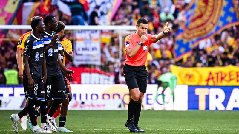 La direction de l'arbitrage reconnaît une erreur sur le penalty de Lens contre Auxerre
