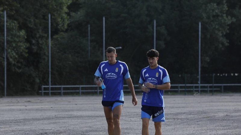 Víctor Mingo se queda en el Oviedo y confía en mejorar la puntería