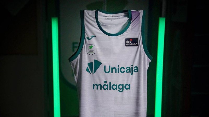 El Unicaja presenta su segunda equipación para celebrar su 50 aniversario