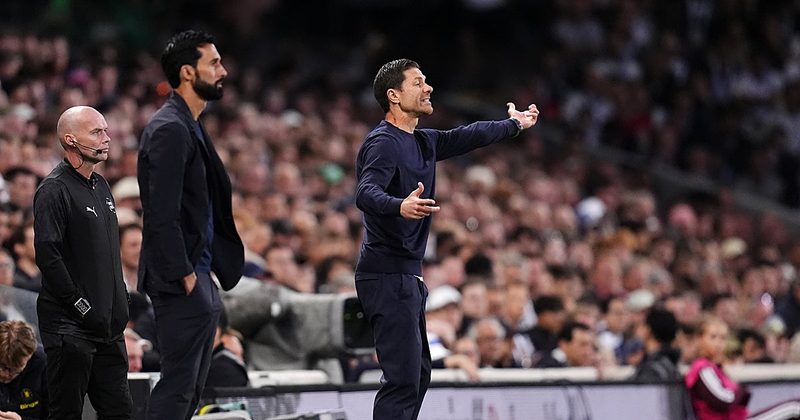 Xabi Alonso derrota a Arbeloa en un emocionante derbi londinense