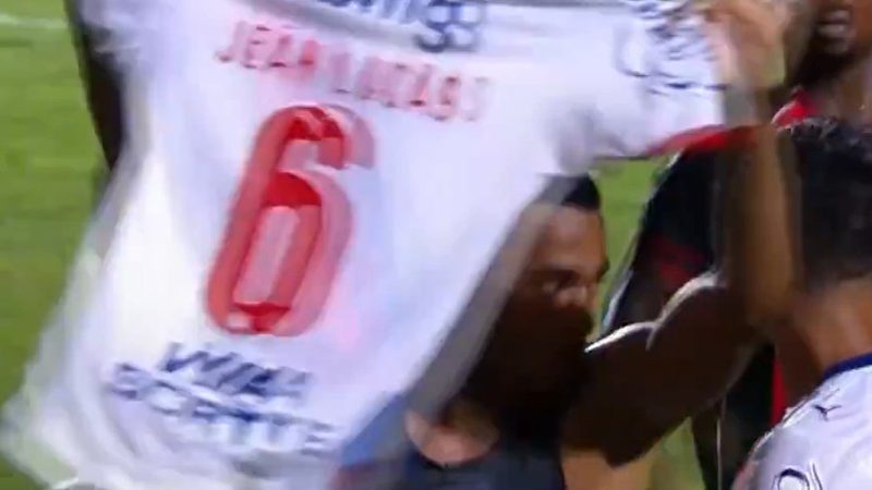 La provocation de Jean Lucas : un maillot presque déchiré et un derby explosif