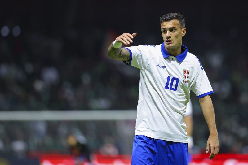 Stankovic decide di restare all'Inter: le strategie di mercato per l'attacco