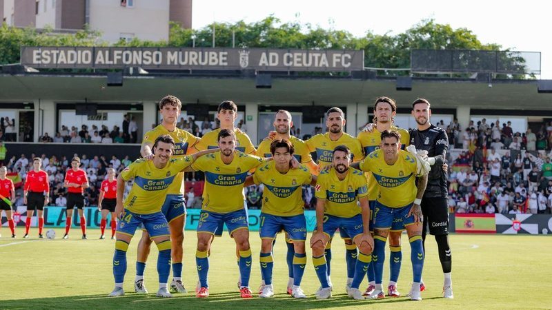 La UD Las Palmas busca mantener el liderato ante un Girona en apuros