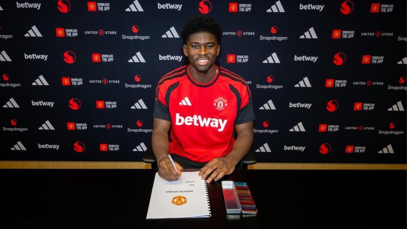 Manchester United's Midfield Overhaul: Is Carlos Baleba Worth £70 Million?