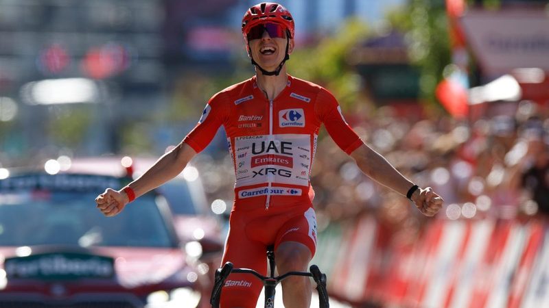 Tadej Pogacar refuerza su liderato en La Vuelta con un ataque decisivo