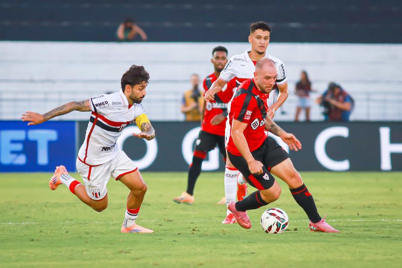 Duelo decisivo: Atlético-GO e Botafogo-SP se enfrentam na Série B nesta terça-feira