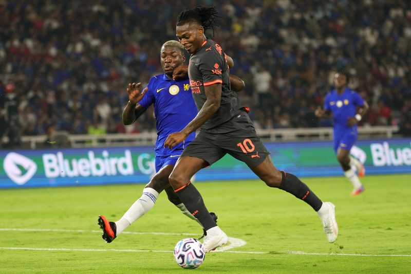 Rafael Leão si avvicina all'Aston Villa: il Milan pronto a cederlo per 50-60 milioni