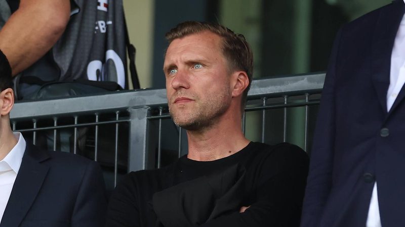 Eintracht Frankfurt vor Herausforderungen: Druck und Abgänge in der Transferphase