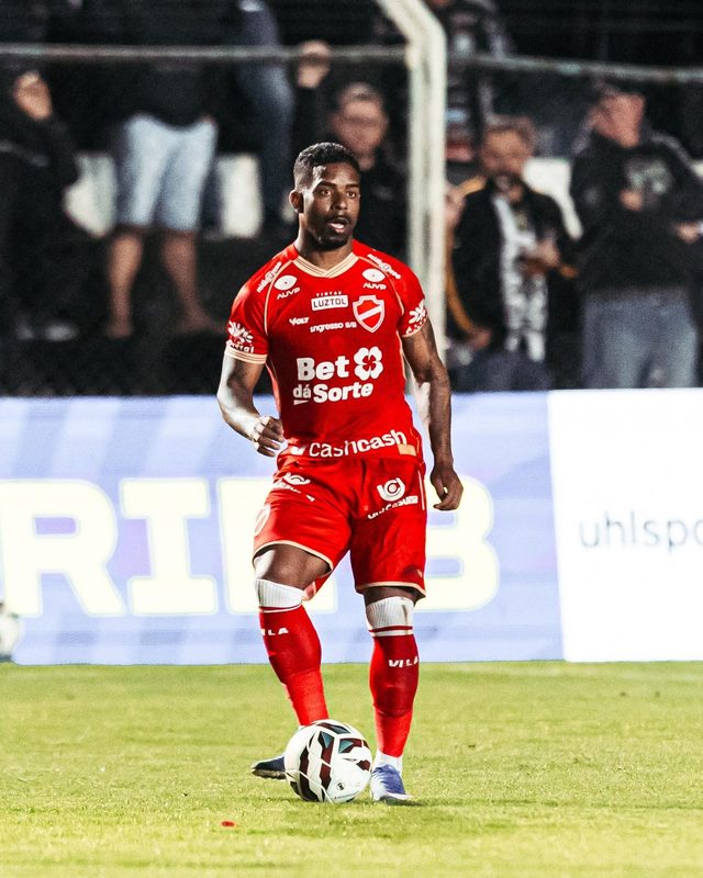 Hayner celebra 300 jogos e reflete sobre trajetória no futebol brasileiro