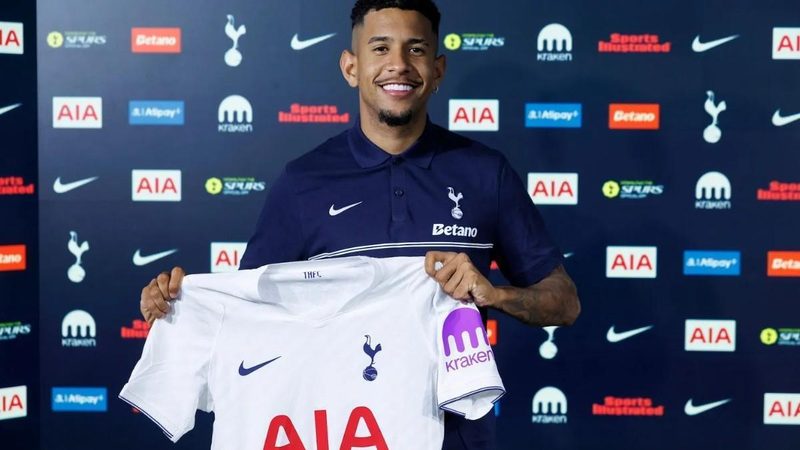 El Tottenham asegura a Savinho por 87 millones y sigue reforzando su plantilla