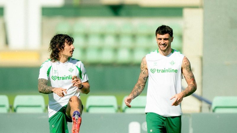 El Betis busca afianzar su buen inicio en Mestalla con Troy Parrott listo para debutar
