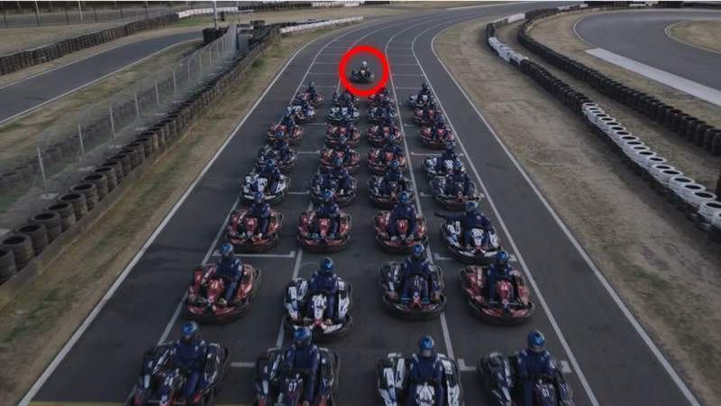Max Verstappen sfida 100 piloti in go-kart: chi conquisterà la vittoria?